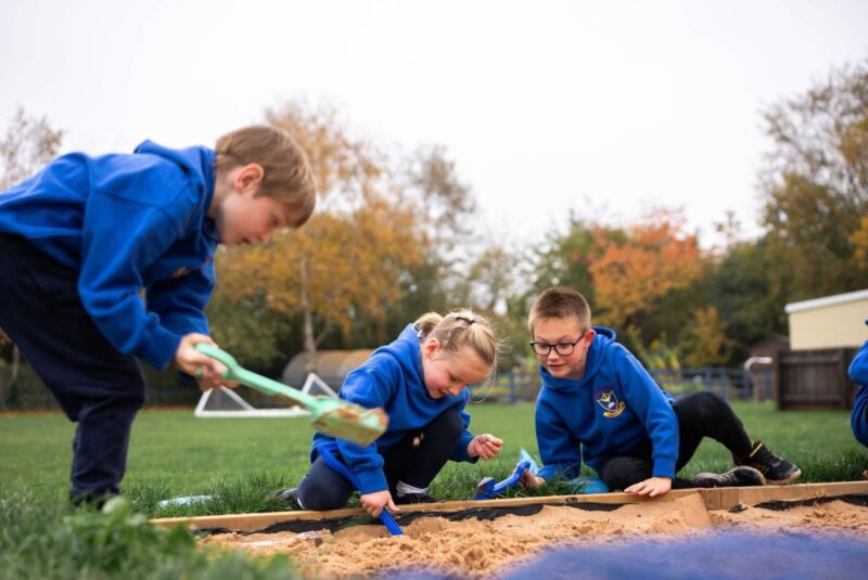 Image for the Tweet beginning: Play times are happy times